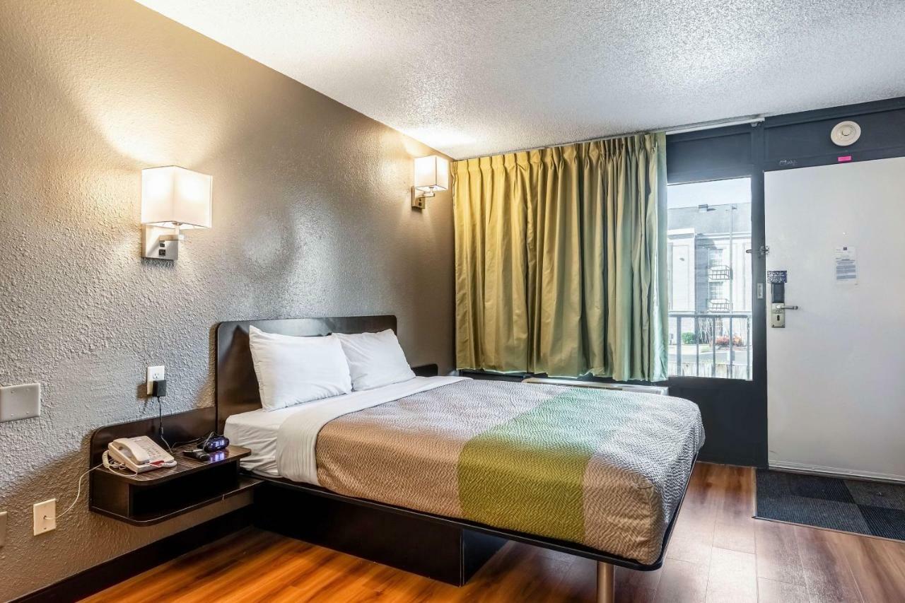 Hotel 6-little Rock, Ar - West